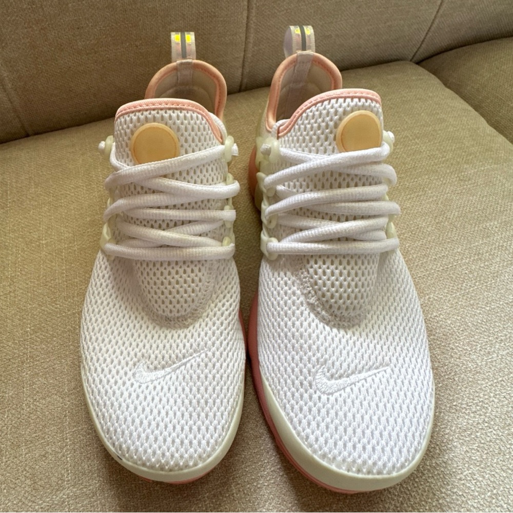 Nike Air PRESTO Sunset Tint (White and Pink) Sneakers Women Size 6 AQ7890-100